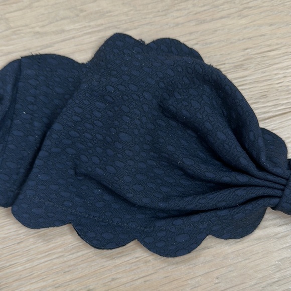 Marysia black Antibes scalloped top in size small - Picture 2 of 3